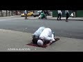 شاهد ماذا فعل الأمريكان عندما رأوا أطفال مسلمين يصلون في الشارع!