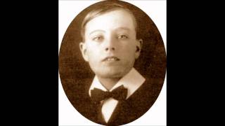 Master Cyril Lewis (boy soprano) sings Y Deryn Par (the Dove).wmv