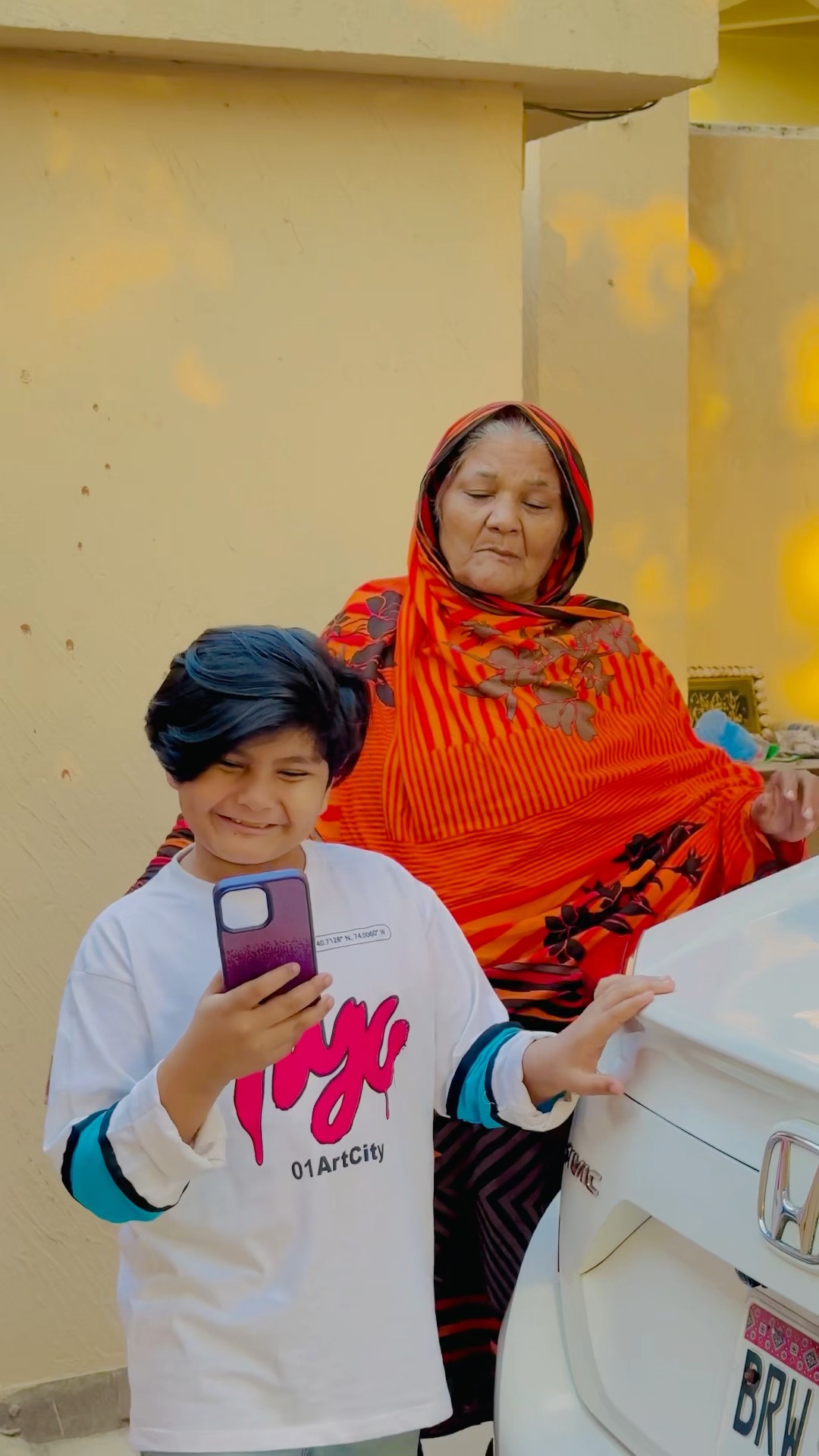 Is leya ma ak hi phone chlata hn? #viralvideo #funny #viralchallenge #viralvideos