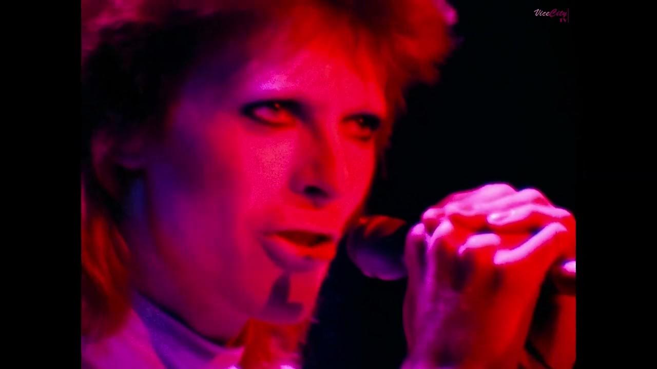 Moonage Daydream [David Bowie All the Young Dudes (live)] YouTube