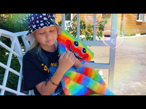Алиса купила ОГРОМНОГО ХАГГИ / GIANT Huggy Wuggy