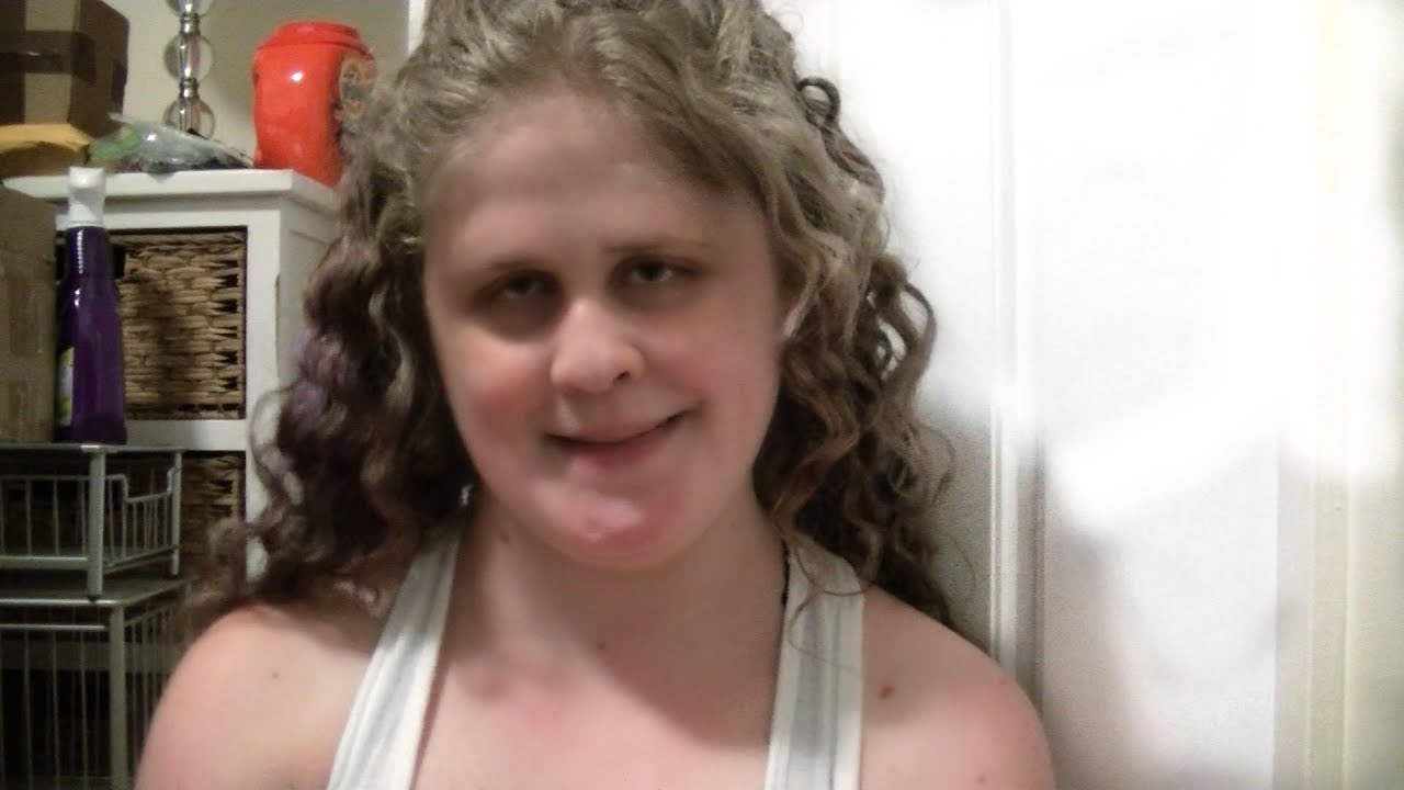 How To Apply A Loose Setting Powder - YouTube