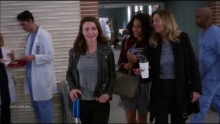 Grey's Anatomy 14x06 - Meredith is on the cover of the magazine