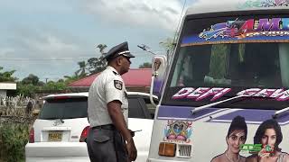 Majoor Rajiv Radja geeft uitleg over maatregelen ter opvoering van verkeersveiligheid
