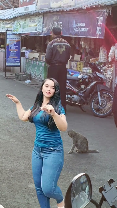 PASAR SEPI GAK MASALAH ADA HIBURAN #vidiohiburan #ngakak #hiburansegar #vidioshort #lucu #comedy