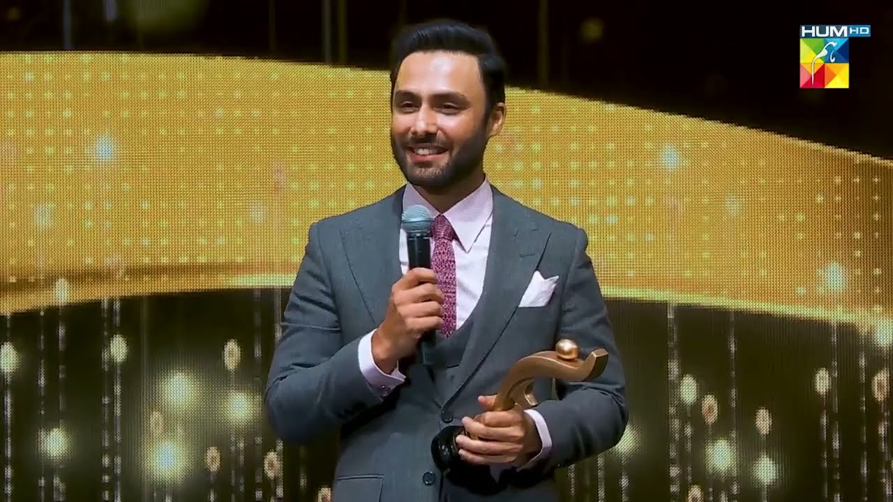 The Best Actor Male - Popular 𝐀𝐡𝐦𝐞𝐝 𝐀𝐥𝐢 𝐀𝐤𝐛𝐚𝐫 for 'Parizaad' At the Kashmir 8th Hum Awards