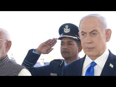 ראש הממשלה בנימין נתניהו ורעייתו שרה נתניהו מקבלים את פניו של ראש ממשלת הודו נרנדרה מודי בנתב״ג.