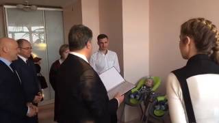 Порошенко дарит машину одесским 