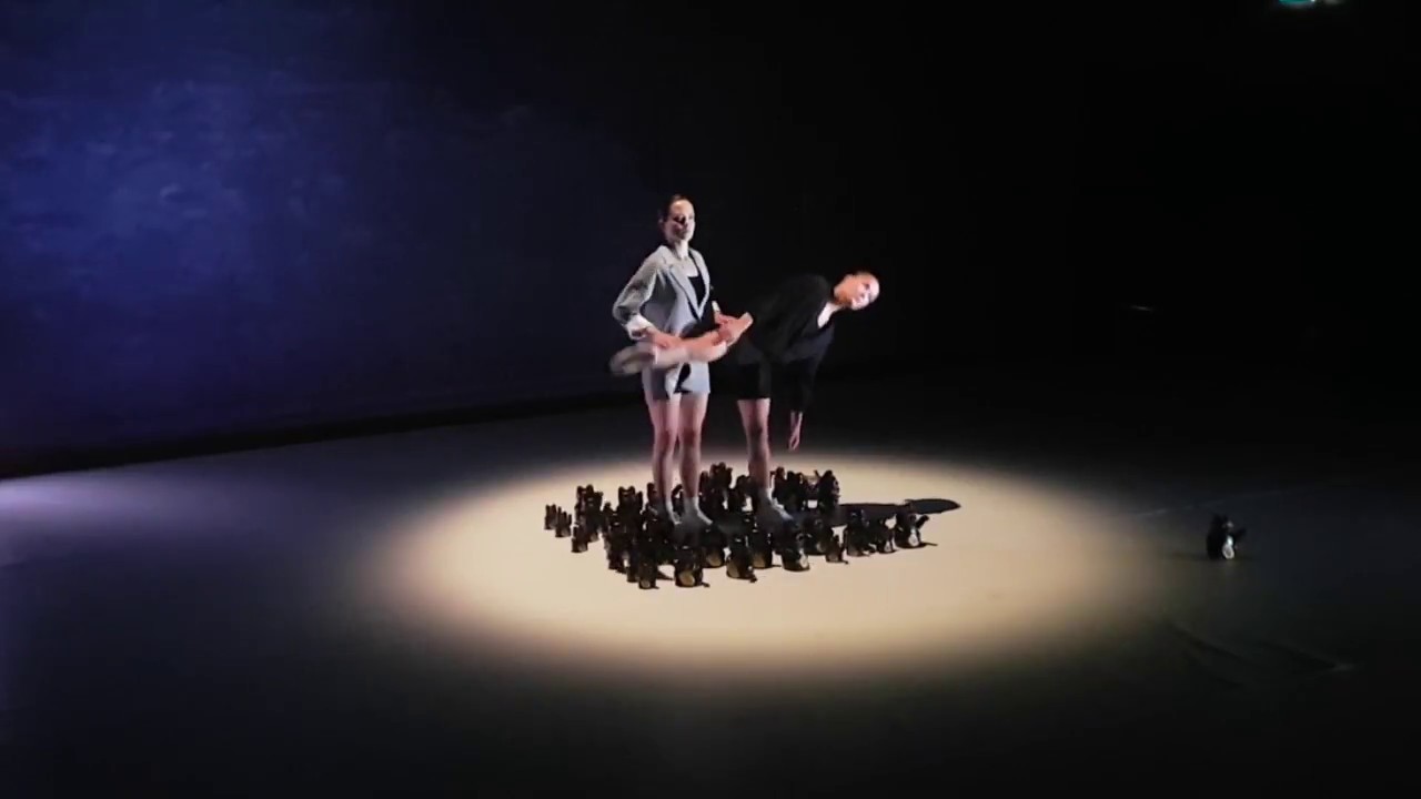 Watering a Flower / Simon Bus