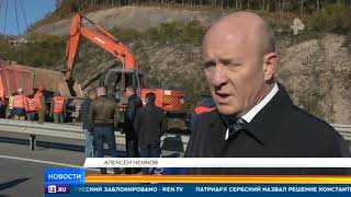 Во Владивостоке самосвал снес мост