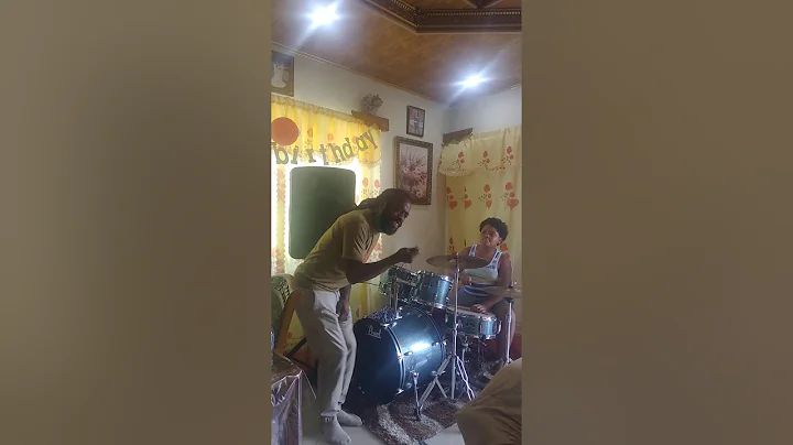 Nicholas Mendoza on the drums alongside Gounzman.