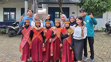 Tari Gadis Melayu Dengan Tor-tor Batak Kelompok 3