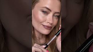 Frosted lips are back, are you here for it? Dazzle Lips Crayon M·A·C Cosmetics #dazzlelipscrayon