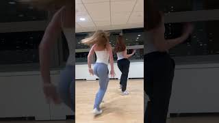 this is the energy we wanna see! ✨ credits to kellyedengrace #maneater