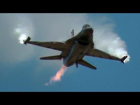 BAF F-16 Fighting Falcon with extreme long Afterburner after Engine failure!!!