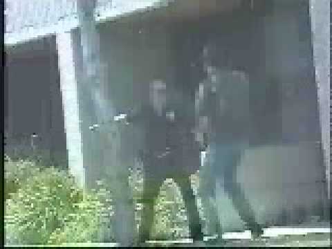 Cop gets his ass kicked — photo 15