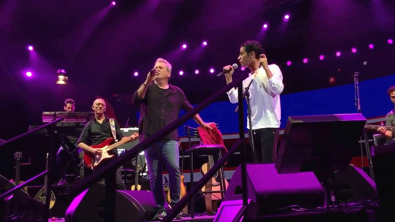 שלמה ארצי מארח את אביב גפן - קצת משונה שלא נשארת (רעננה 5.10.17)