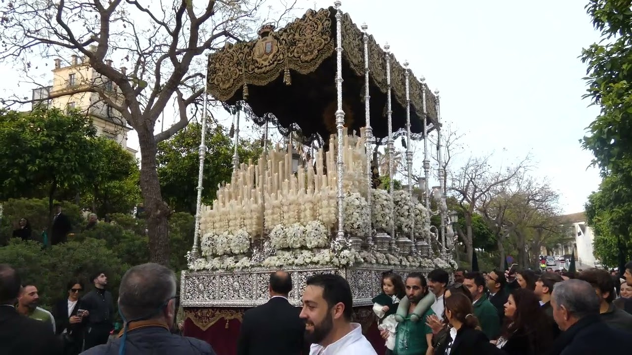 SEMANA SANTA JEREZ 2025. Madrugada. La Esperanza de la Yedra de regreso por calle Manuel Mª González