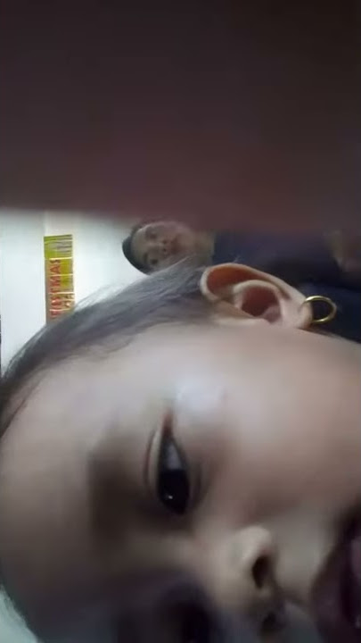 Si kakak lg main hp dalam gereja🙈