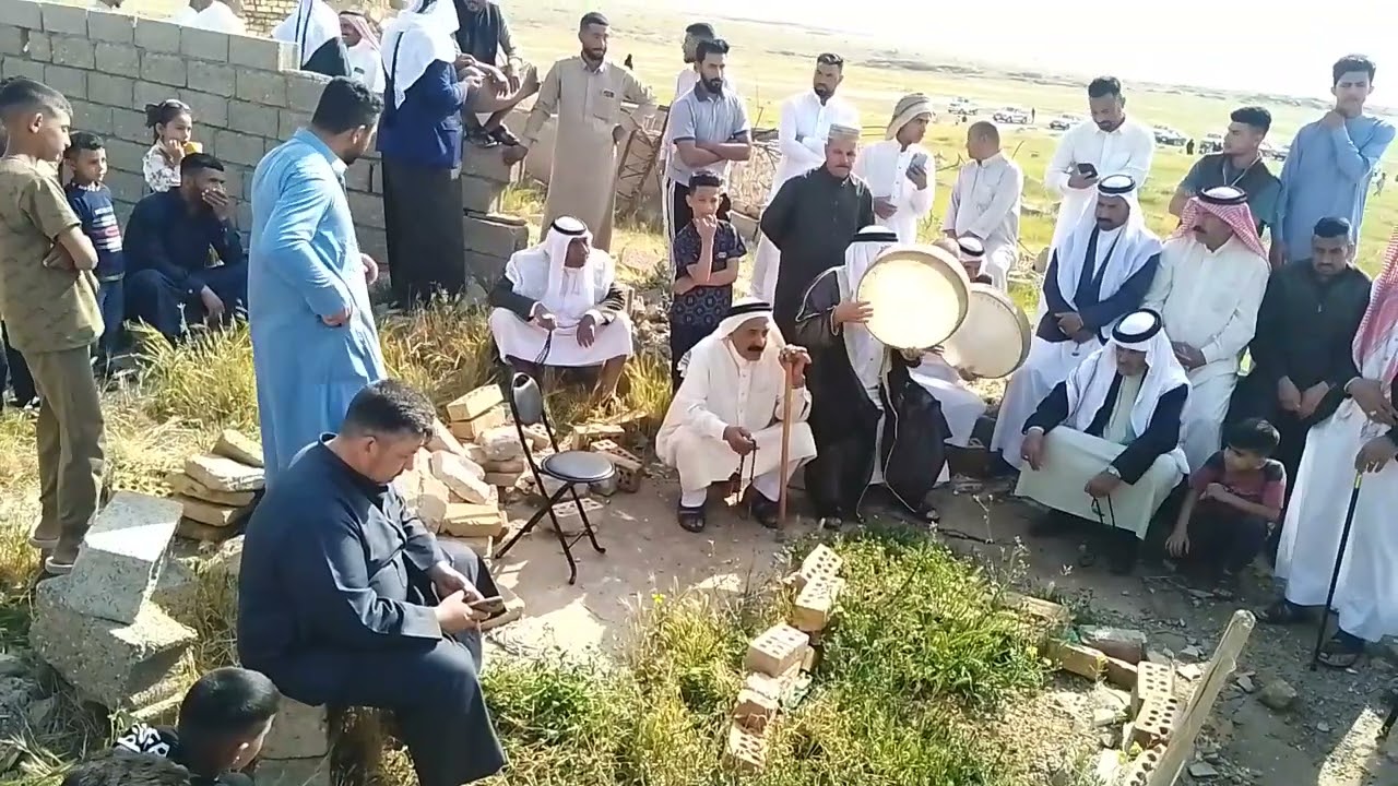 المداح شيخ حسن الشيخ ابراهيم الاجودي في ضريح شيخ علي ابن اجود قدس الله سره الشريف