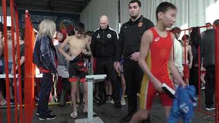 Взвешивание борцов до 41 и 44 кг на первенстве России 2024 среди юношей до 16 лет во Владикавказе.