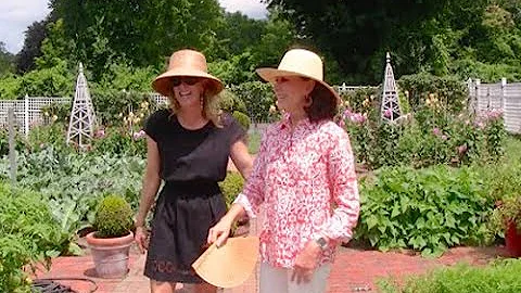 At Home in the Garden with Carolyne Roehm