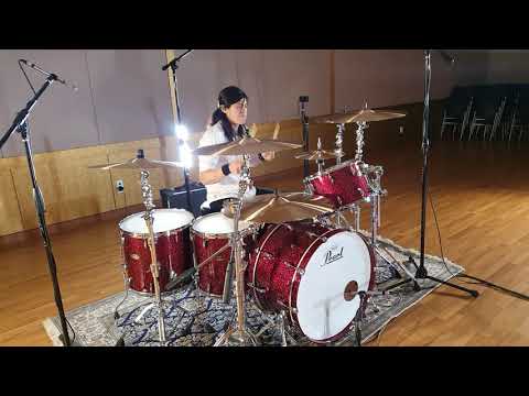 무려 1500만원이 넘는 어쿠스틱 <strong>드럼세트</strong>