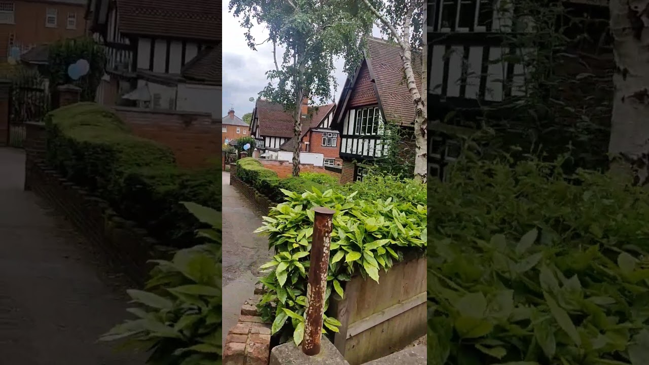 Spotting old cottages in England 