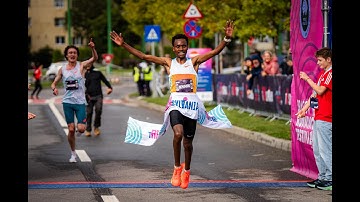 Prachtig 10 km-debuut voor Khairi Bejiga (ETHIOPIA) en wint tRUNsylvania 10K 2025 met 26:54 in Br...