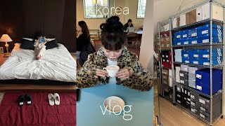 Korea Vlog: bedroom makeover, organizing shoes, first christmas tree & cozy home activities
Head to https://squarespace.com/q2han to save 10% off your first purchase of a website or domain using code: Q2HAN
💌 contact us:
- email: q2hans@gmail.com
- instagram: http://www.instagram.com/q2han
- facebook: http://www.facebook.com/q2han
- twitter: http://www.twitter.com/q2han
- tiktok: https://www.tiktok.com/@qwonqjin
💌 location:
- coffee sa: https://www.instagram.com/coffeesa_euljiro
- nordic knots: https://www.instagram.com/nordicknots
💌 yesstlye haul:
- 10% promo code for orders over $49: Q2HAN2024
- lace pintuck mini shirtdress: http://shrsl.com/4s27w
- khaki thick wool cardigan: http://shrsl.com/4s27z
- olive green knit cardigan: http://shrsl.com/4s27x
- charcoal gray trench coat: http://shrsl.com/4s27y
- red stripe top: http://shrsl.com/4s27q
- rose corsage wrap knit top: http://shrsl.com/4s27r
- suede waistcoat vest: http://shrsl.com/4s27t
- nordic knit cardigan (Qwon wore during cooking): http://shrsl.com/4s27s
- argyle knit polo shirt: http://shrsl.com/4s27u
- black wide pants: http://shrsl.com/4s27v
💌 lumio beauty house (where we get our hair done)
- Please DM Captain Housae for reservation: https://www.instagram.com/leekyungyong84
- Or contact him at his kakaotalk: Dote84
- Mention “QQ Twins” for 30% discount
- Make sure to make a reservation for Captain to get a discount
- 37 Seolleung-ro 111-gil, Gangnam-gu, Seoul
💌 production
- Royalty Free Music: https://bit.ly/2Ud48wX
- Listen on your favorite platform: https://bit.ly/2GGNYJR
FTC Disclaimer: This video is supported by Squarespace. All opinions and content in this video are our own, honest thoughts. Korea Vlog: bedroom makeover, organizing shoes, first christmas tree & cozy home activities