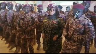 الفنانة ندى القلعة تشارك في تدريبات الجيش السوداني