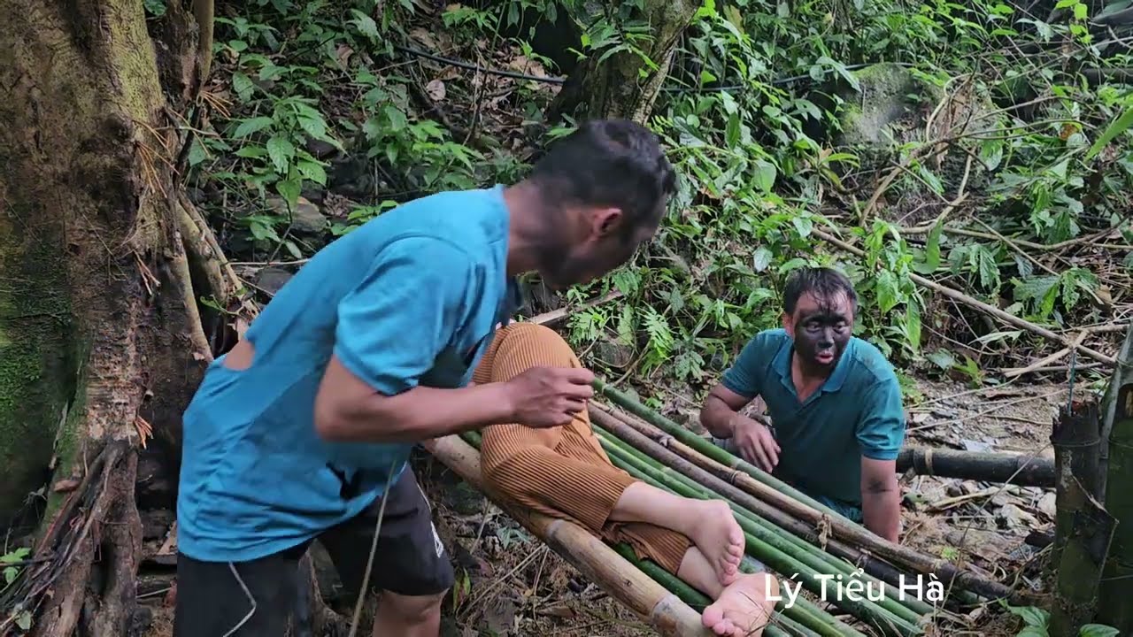 full video: unpublished part young girl faces two black-faced men/Ly Tieu Ha