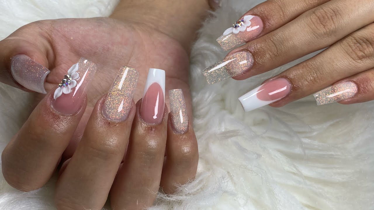 Uñas Acrílicas/ French con Almendra/ Glitter Irridicente