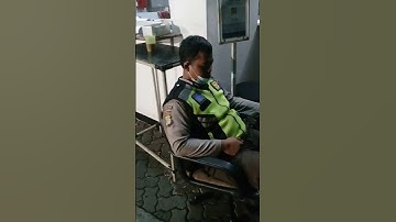 Resiko tugas jaga malam pa Satpam nahan kantuk yang tak tertahankan