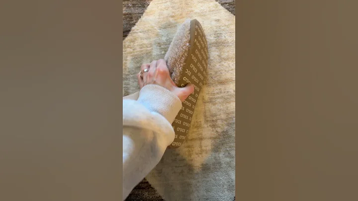 CROCS MAKES SLIPPERS?! 😱 #crocs #crocsslippers #crocsforwomen #slippers #tiktokshopcreatorpicks