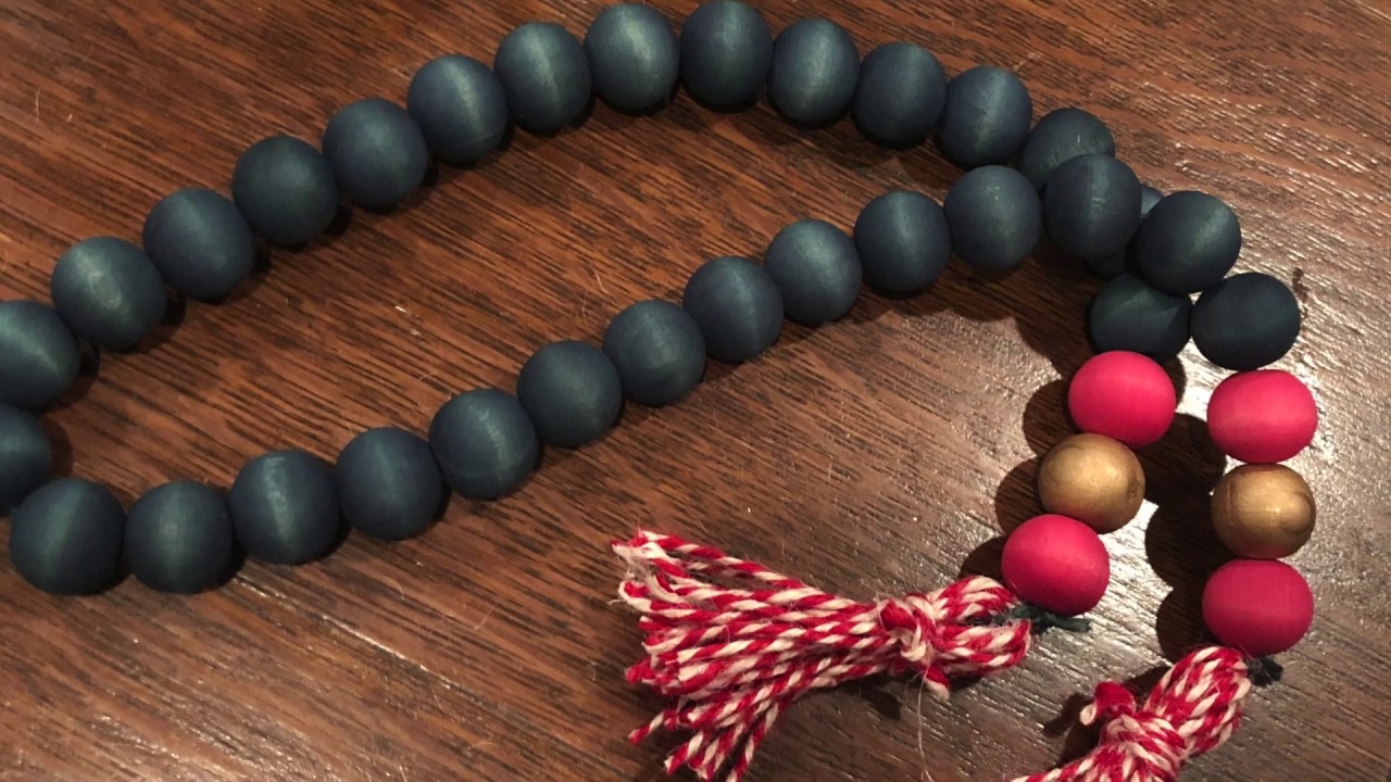 Wooden Bead Garland Is Super Easy To Make And So Fun To Customize Your Favorite Colors Make These Farmho Wood Bead Garland Wooden Bead Garland Wood Beads Diy