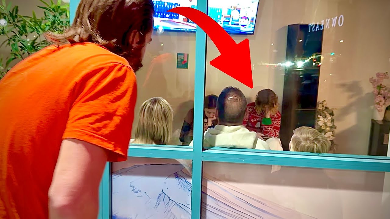 Он их преследует!!!