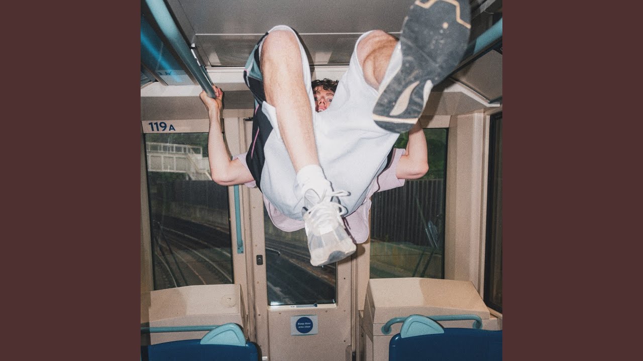 在 YouTube 上观看 LAST SUMMER 在 YouTube 上观看 LAST SUMMER