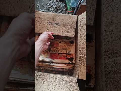 Кашон със следи