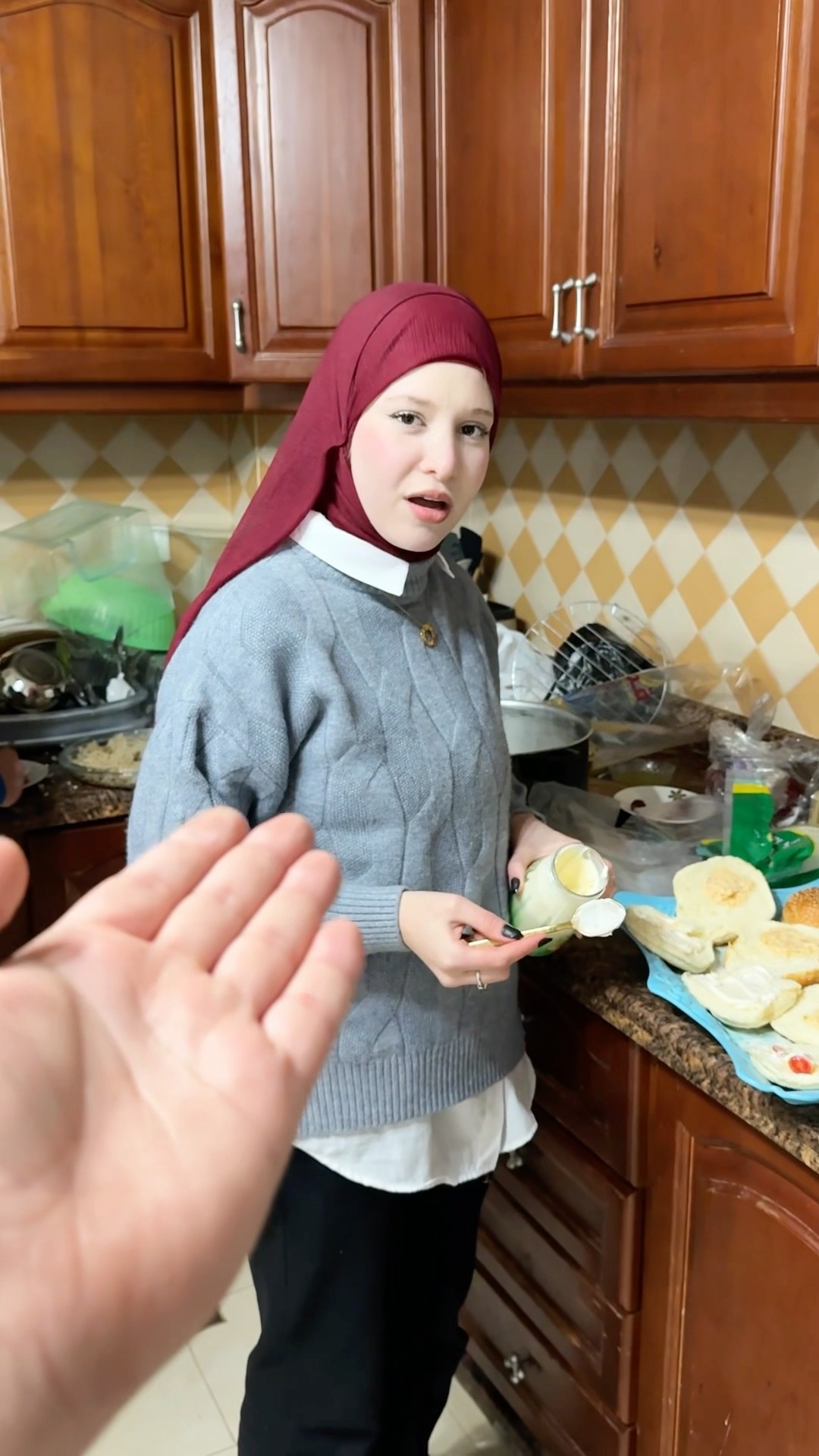 جوزي مفكرني طباخة عندو وعند اهلو:?