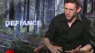 Daniel Craig Stars in 'Defiance'
