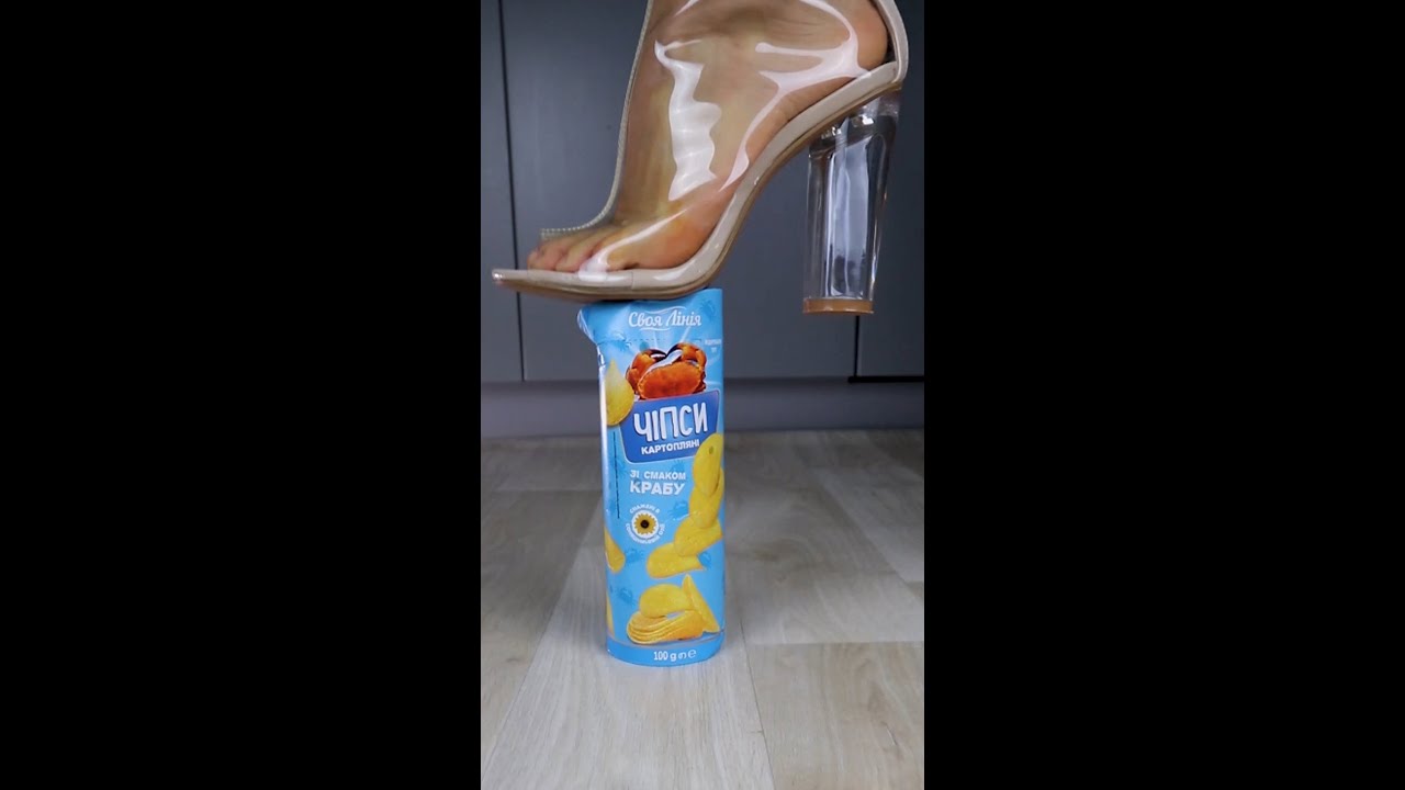 Экспериментальные туфли на высоких каблуках против чипсов | Сокрушительные хрустящие и мягкие вещи