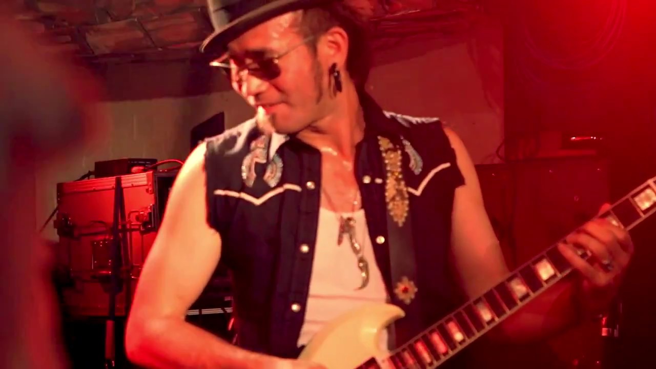 EMGT/ ELECTRIC MACHINE GUN TITS - TOKYO 2016 - #02 - Snake Skin// Zombie Song