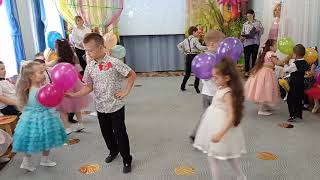 "Танец с малышами и шариками" Евтодьевой Аллы