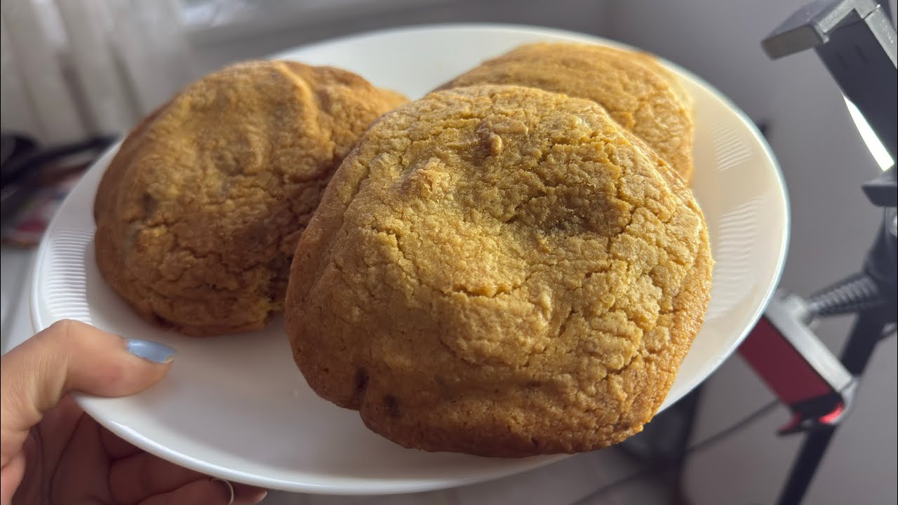 Много вкусни бисквитки с крем BISCOFF 🍪