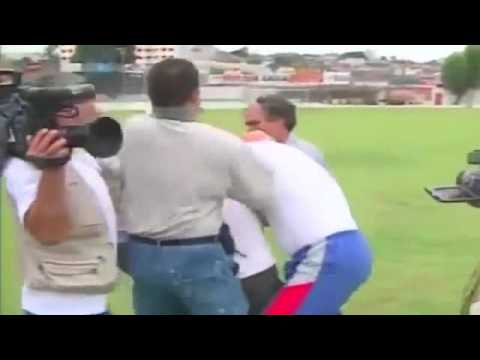 Briga entre Jair Picerni (ex-técnico do São Caetano) e o repórter ...