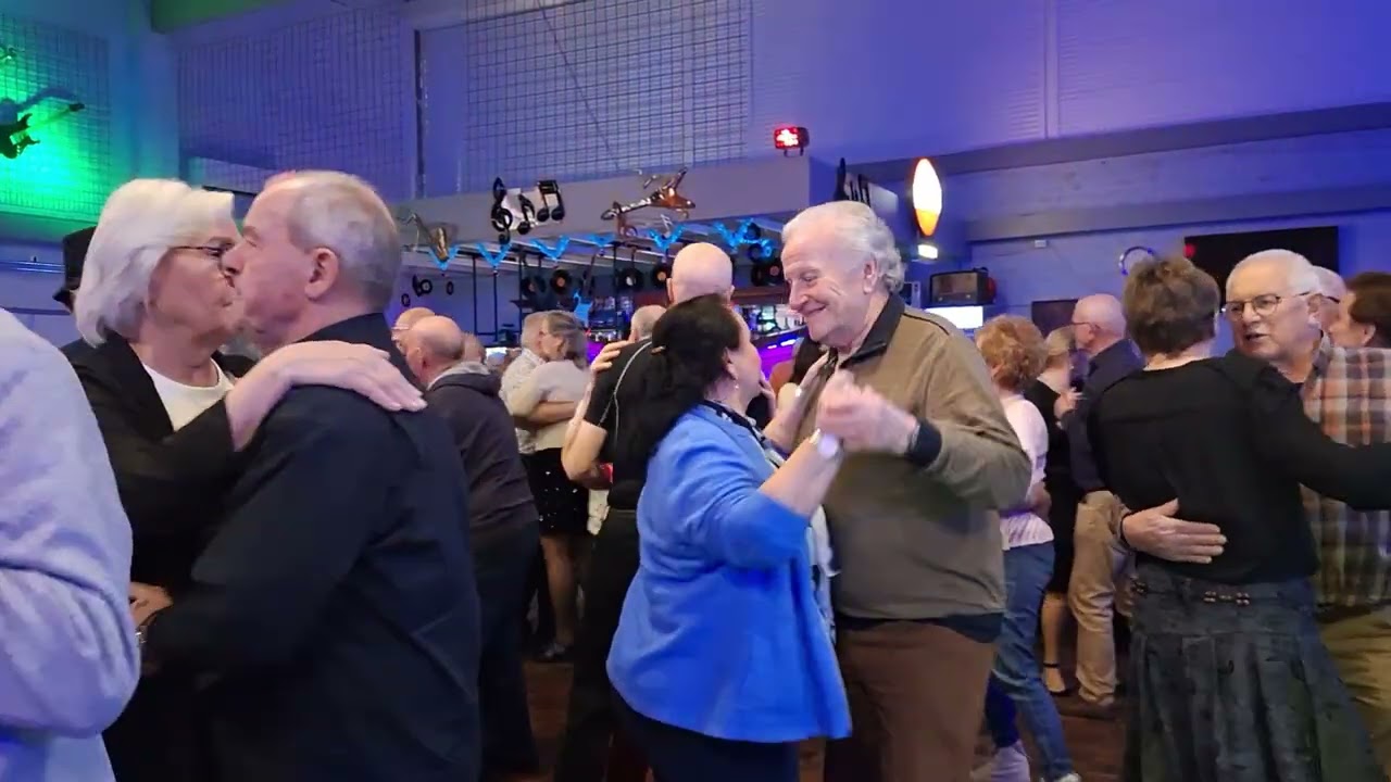 🎶 The Young Ones 🎶 THE COSY ROCKERS Trefpunt Eindhoven 21-12-2025 