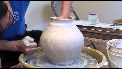 150. Stretching Texture for a Round Vase / Bottle with Hsin-Chuen Lin