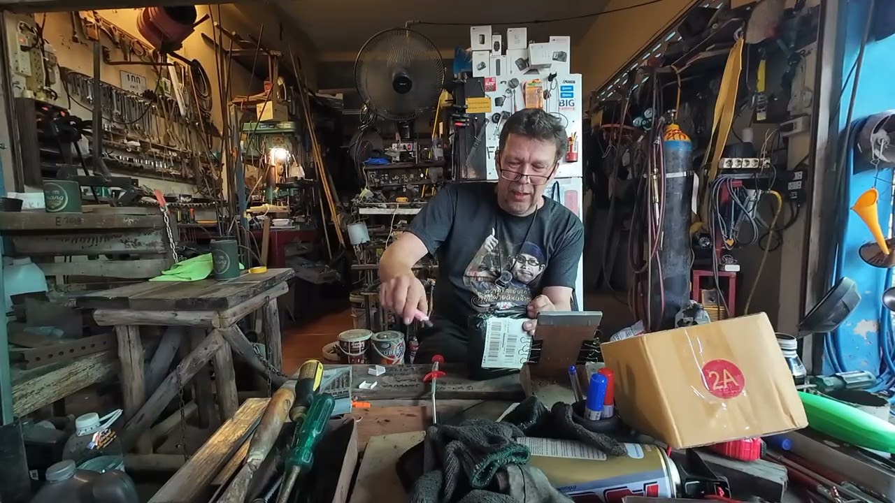 Lazadasta pakettia ja farang ottaa vähän aikaa rennommin.