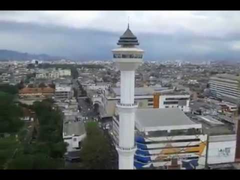  Pemandangan Kota Bandung  di lihat dari menara masjid raya 